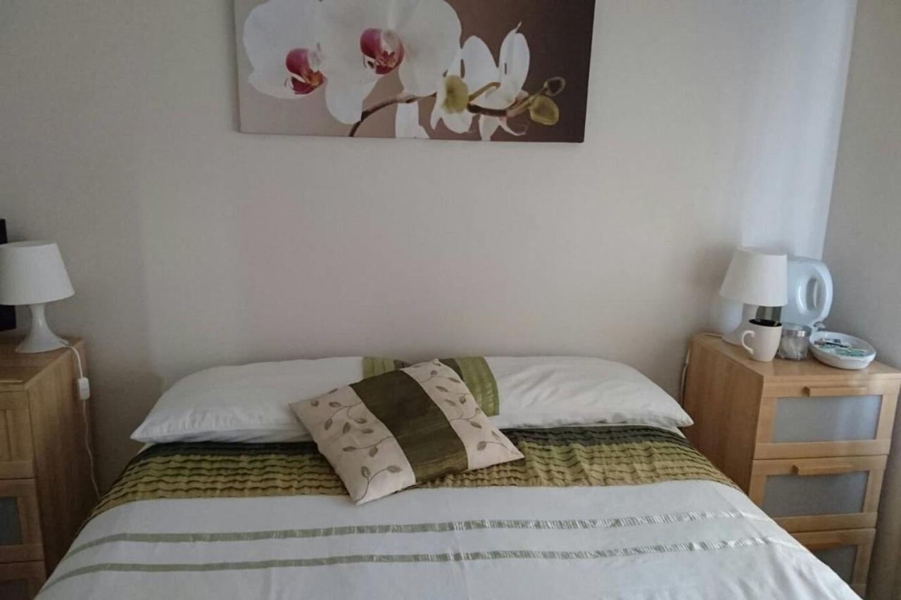 Apple House Guesthouse Heathrow Airport Hillingdon Bilik gambar
